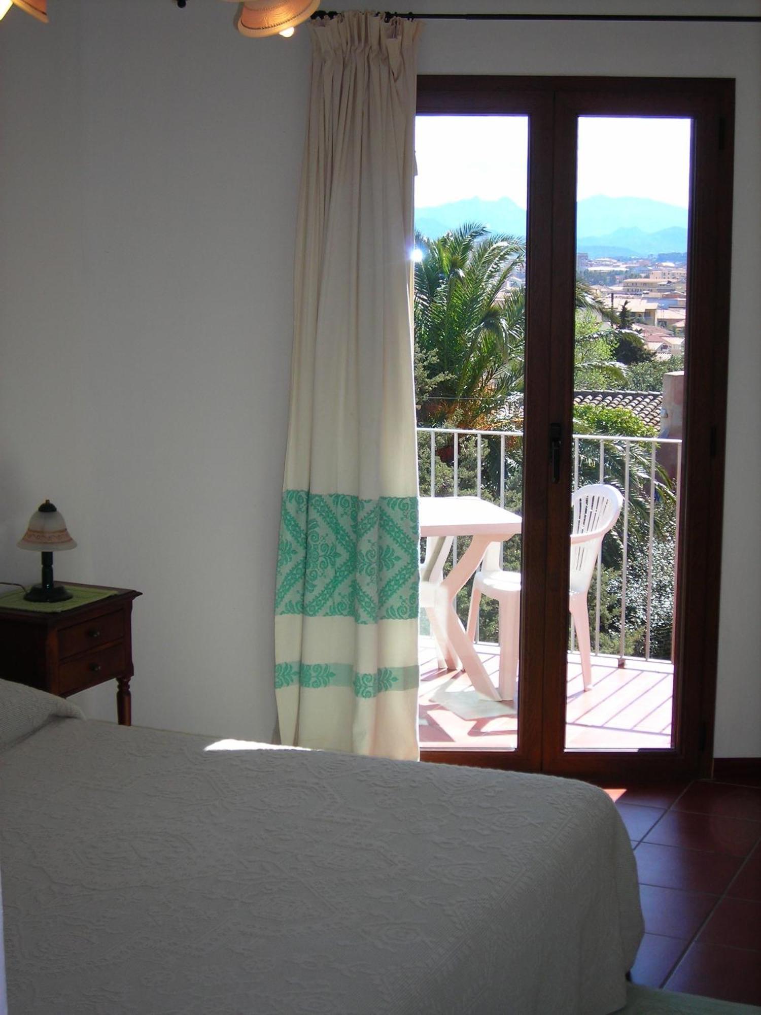 Bed & Breakfast Dessole Olbia Bagian luar foto