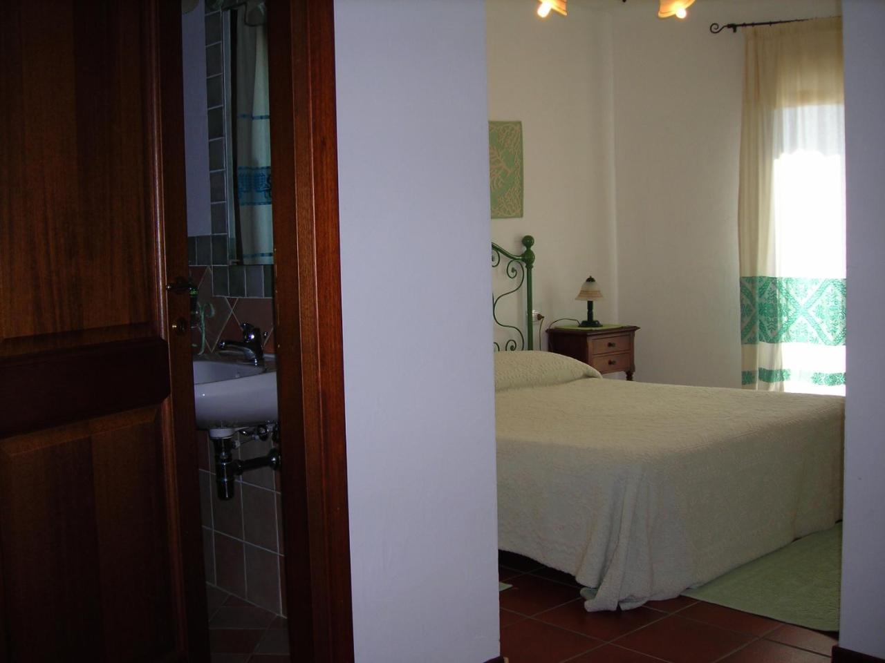 Bed & Breakfast Dessole Olbia Bagian luar foto
